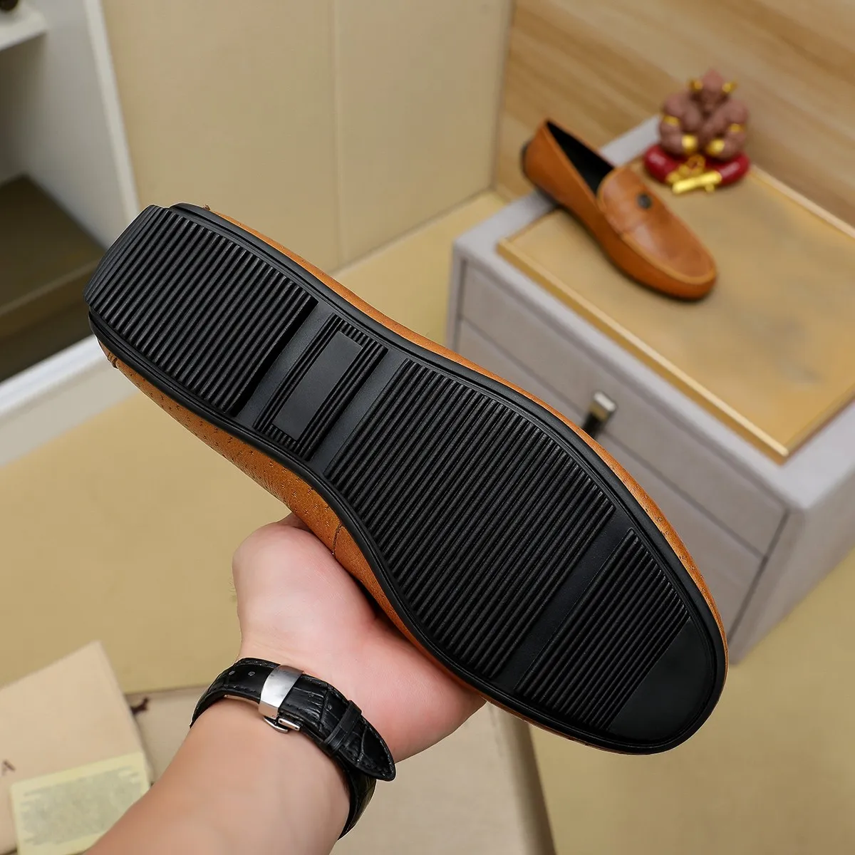 Men's men's shoes 💰440 [BV] 👟👟 Italian luxury brand Made with imported cowhide technology to highlight high-end men's taste of light luxury life [color] [color] Masters with ten years of manual experience create classic weaving 🌴 The inner top layer 🐮 lining 💯😘 The top quality inherits the brand craftsmanship! Color, code number 39-44 (38.45. Can be customized)